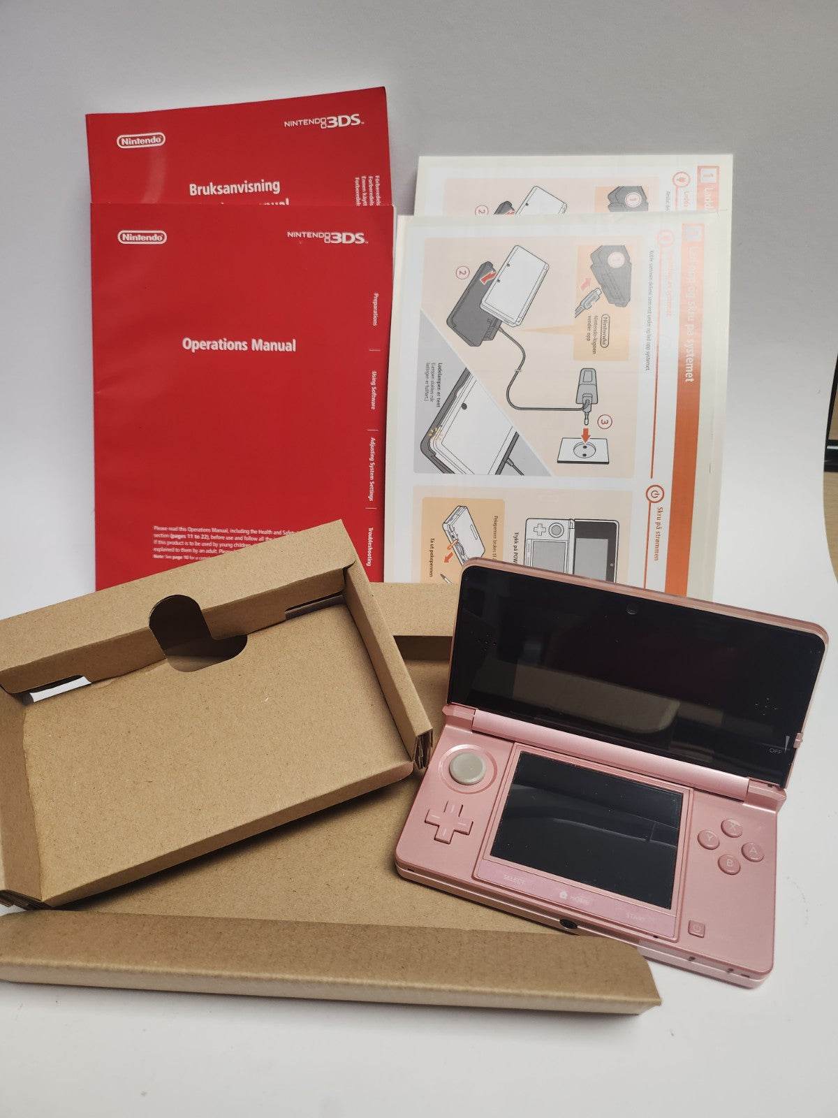 Roze Nintendo 3DS in doos met alle toebehoren en boekjes - Feniks Gameshop