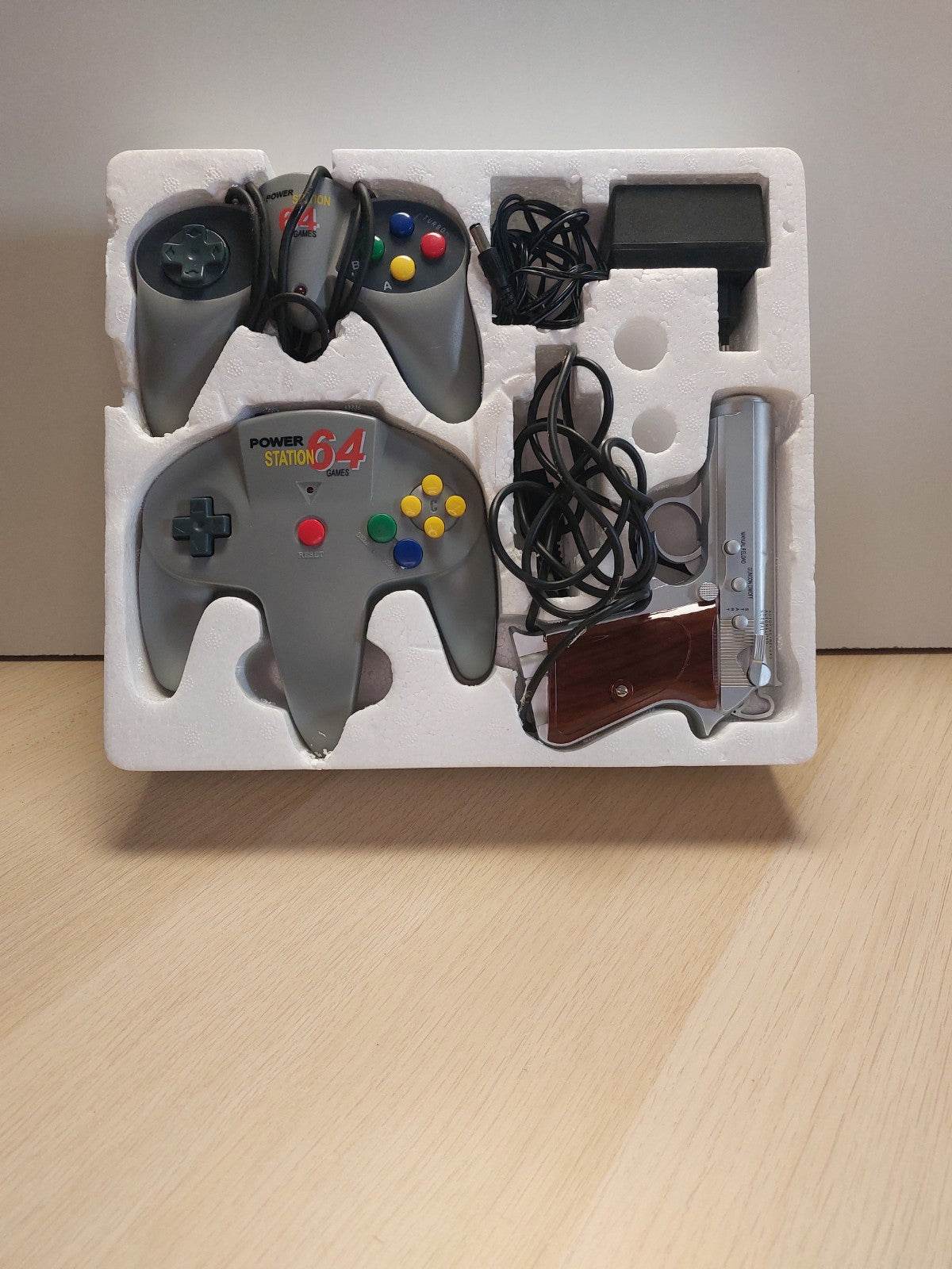 Power Station 64 Games Controllers inclusief Pistool - Feniks Gameshop