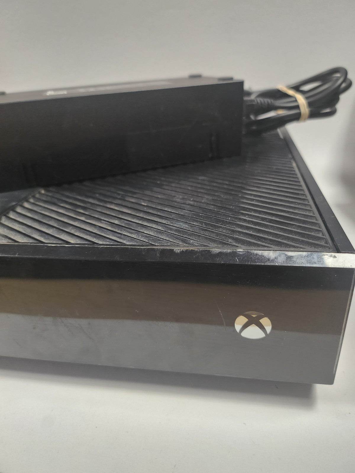 Xbox One Zwart (model 1540) 500gb met adapter. - Feniks Gameshop