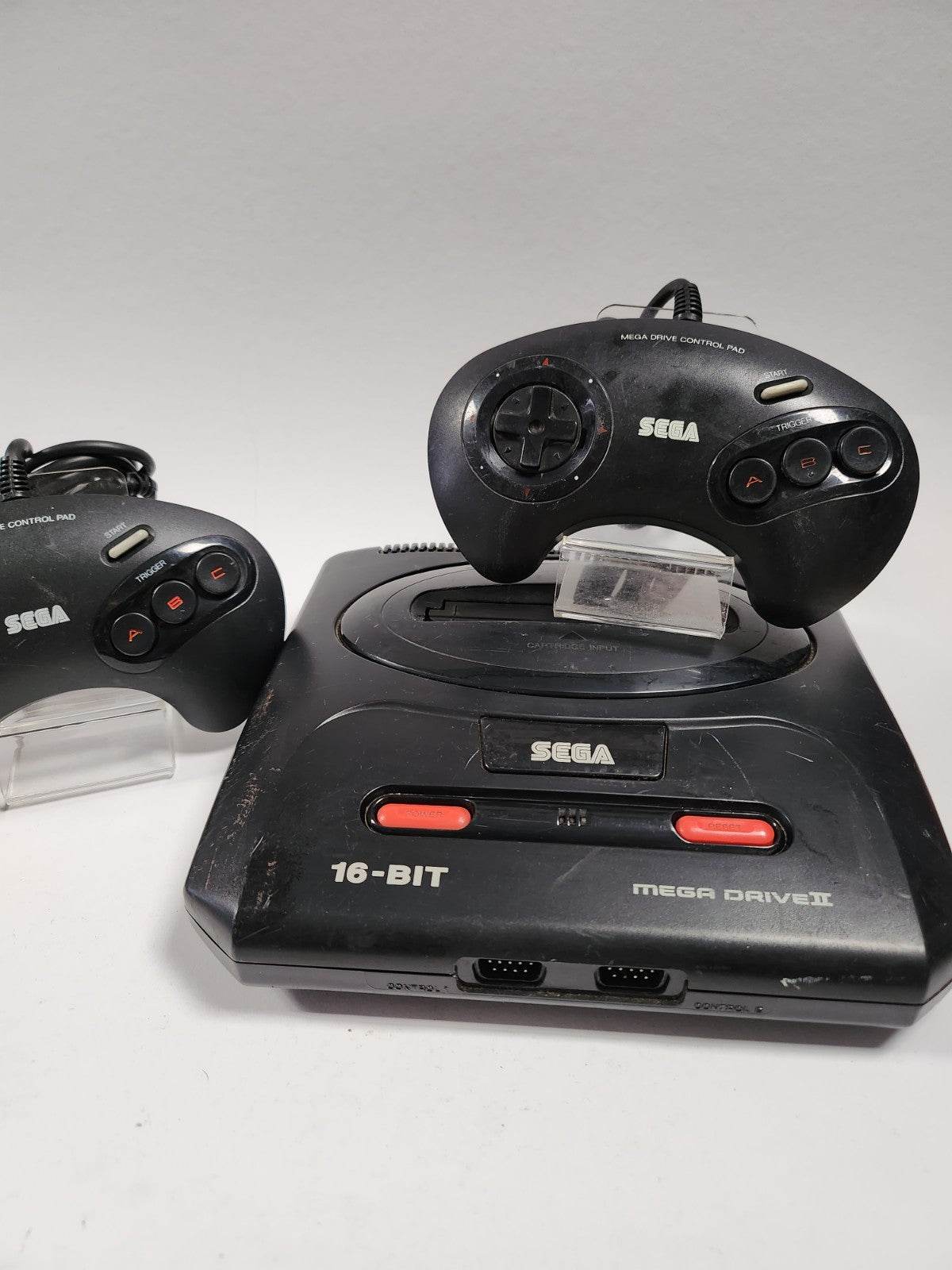 Sega Mega Drive II 16-bit met 2 controllers en alle kabels - Feniks Gameshop