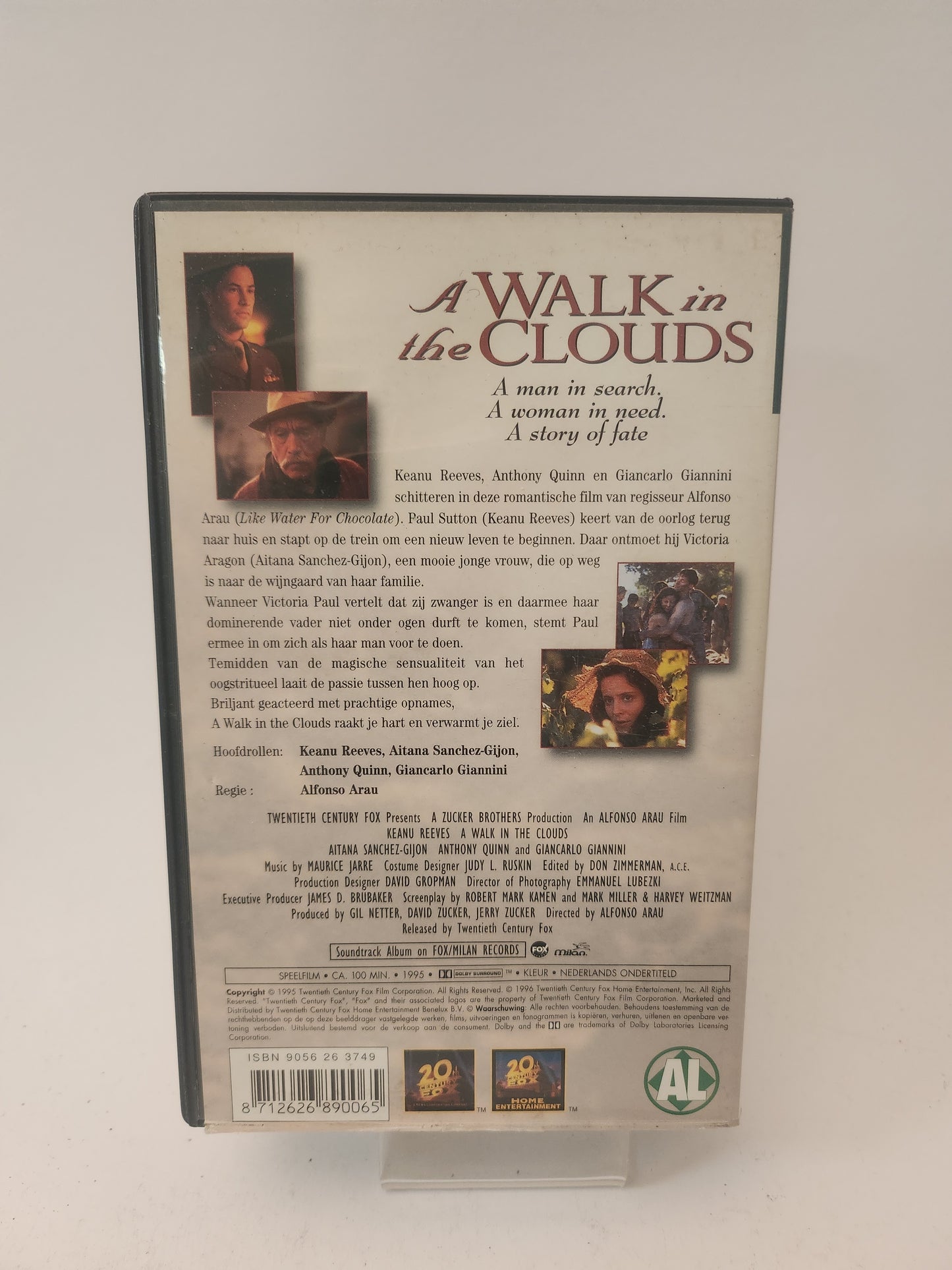 A Walk in the Clouds VHS