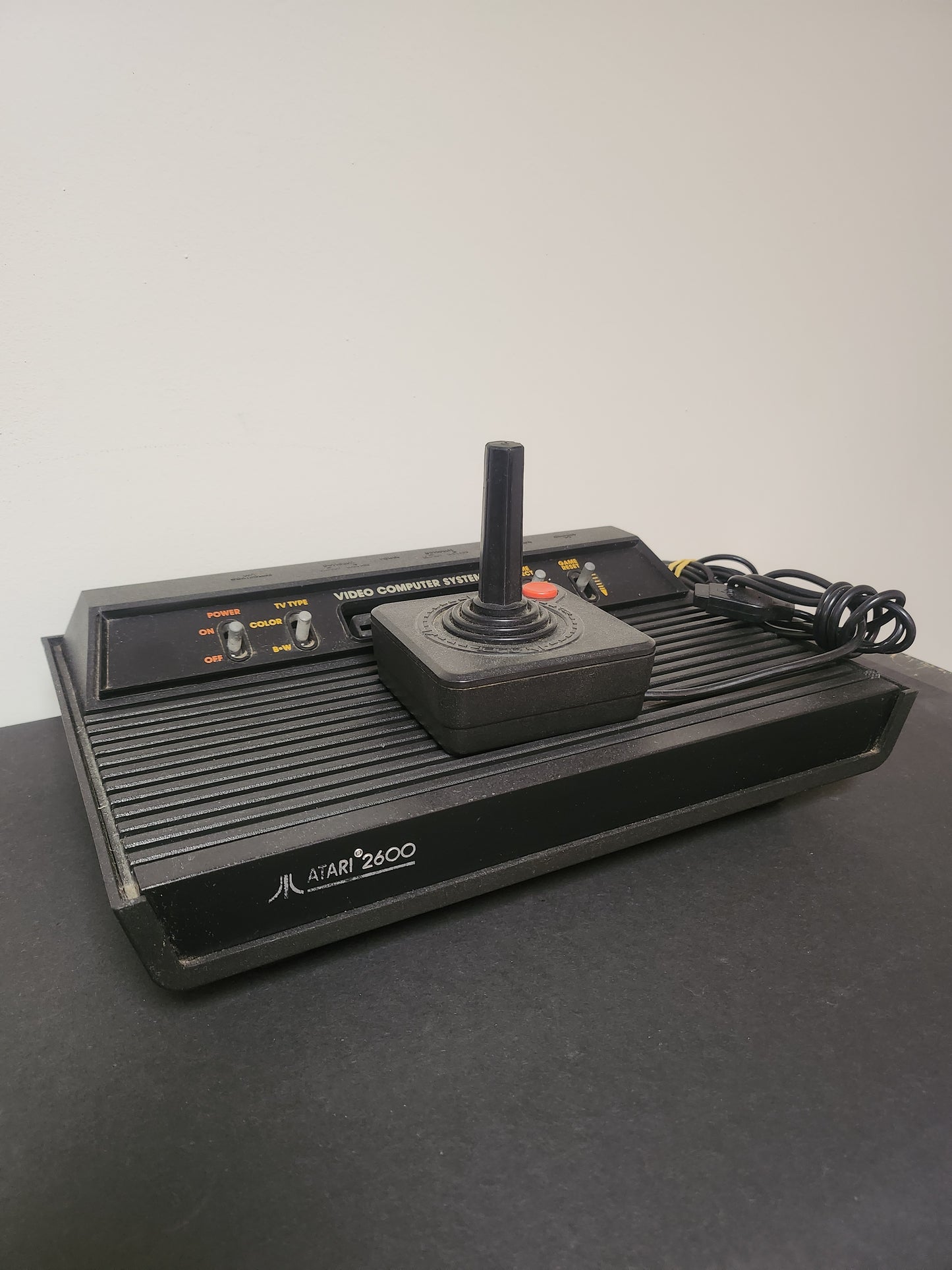 Atari 2600 Console met Originele Controller en Adapter