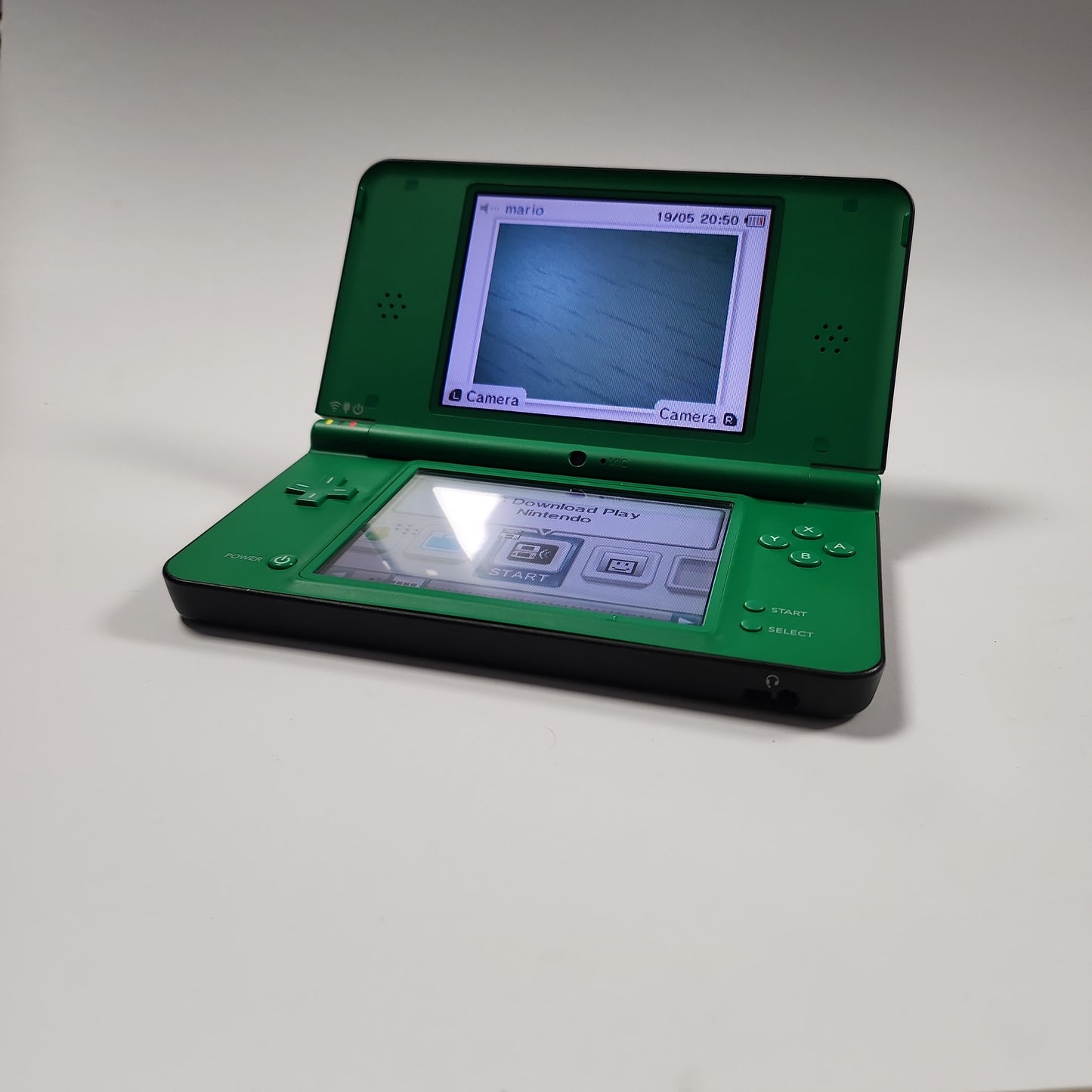 Grüner Nintendo DSi XL