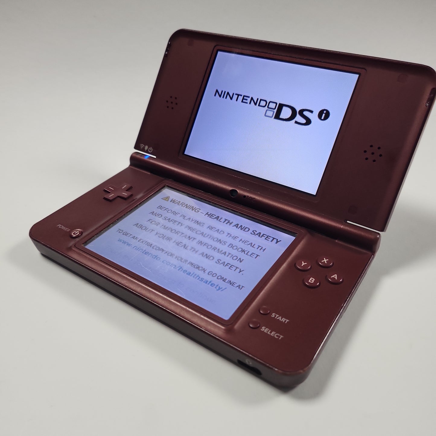 Dunkelroter Nintendo DS i XL