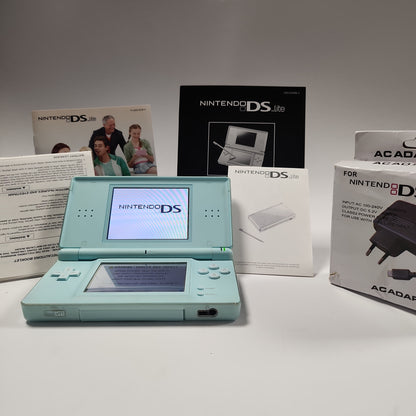 Grüner Nintendo DS Lite im Karton