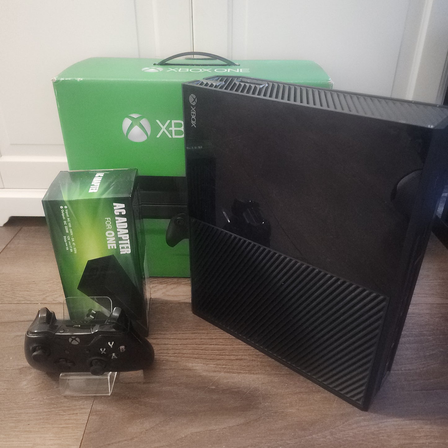 Xbox One Schwarz 1 TB + Original-Controller verpackt