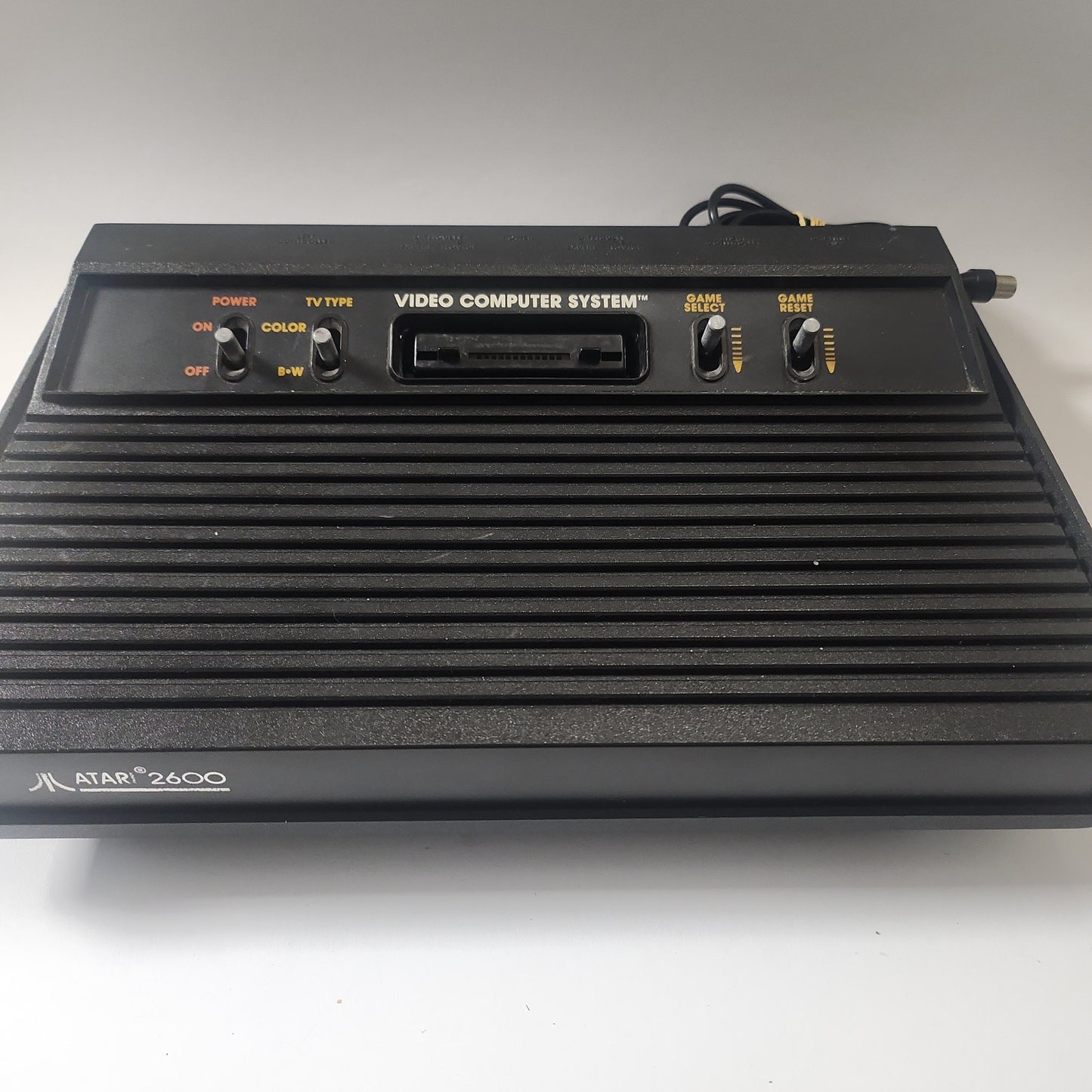 Atari 2600 und 2 Controller/Joysticks