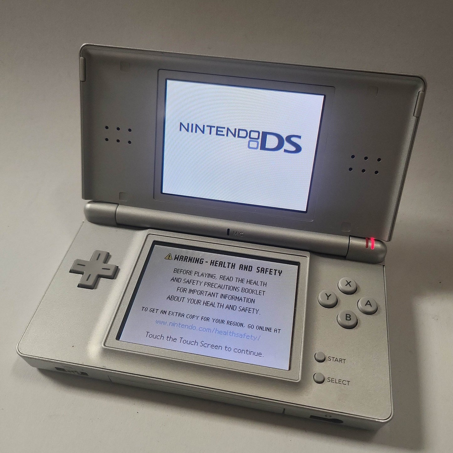 Zilveren DS Lite + oplader - Feniks Gameshop