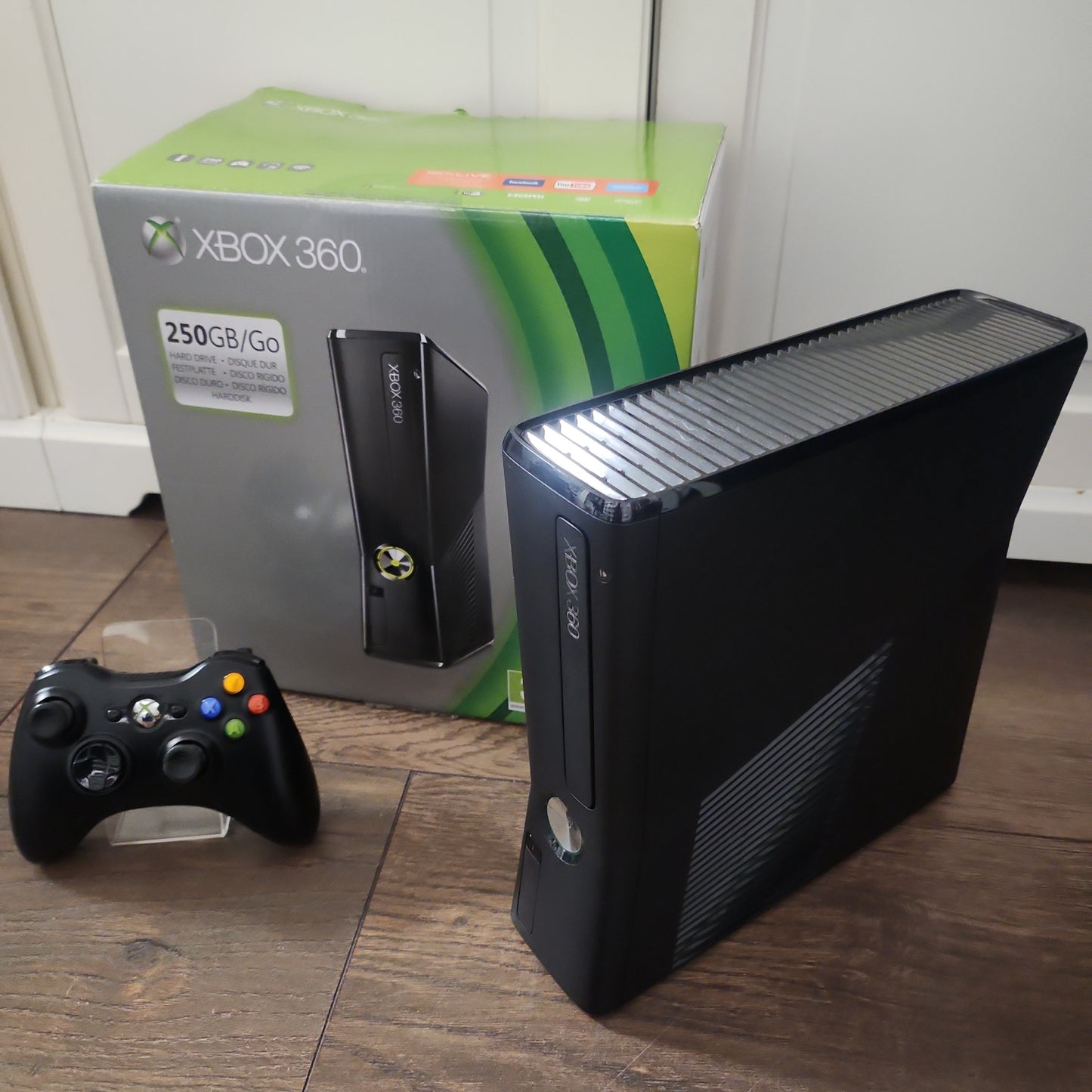 Black Boxed 250 GB Xbox 360S