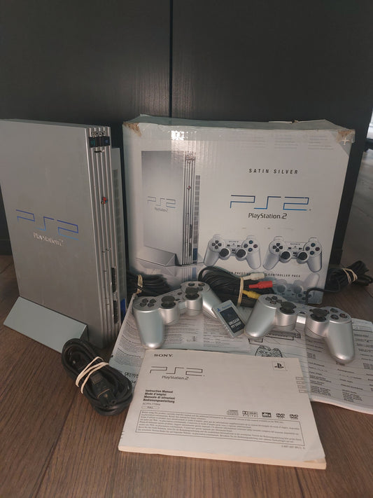 Playstation 2 zilverkleurig in doos compleet met boekjes