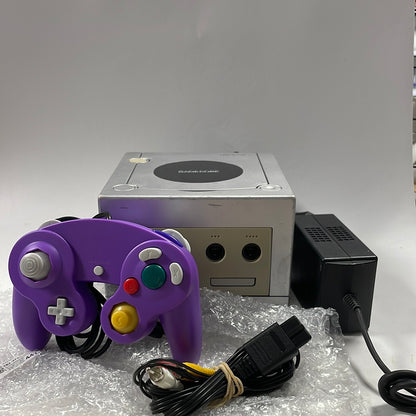 Nintendo Gamecube Zilver met 1 nieuwe paarse controller en alle kabels