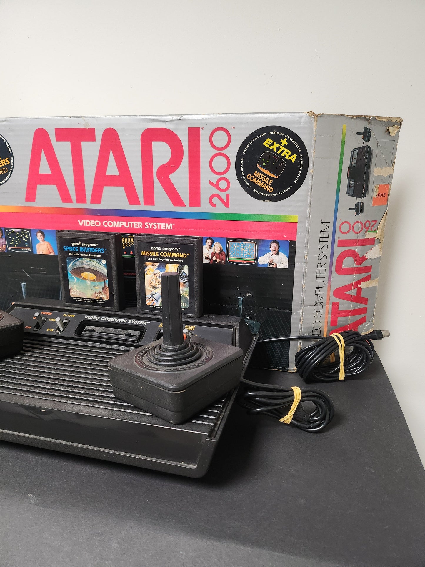Atari 2600 Boxed Inclusief Kabels en 2 Games - Atari Consoles
