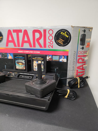 Atari 2600 Boxed Inclusief Kabels en 2 Games - Atari Consoles