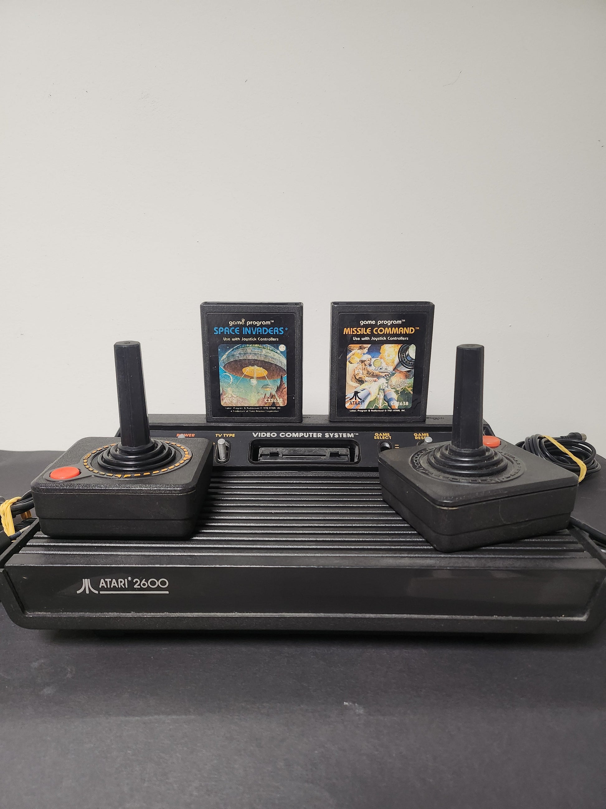 Atari 2600 Boxed Inclusief Kabels en 2 Games - Atari Consoles