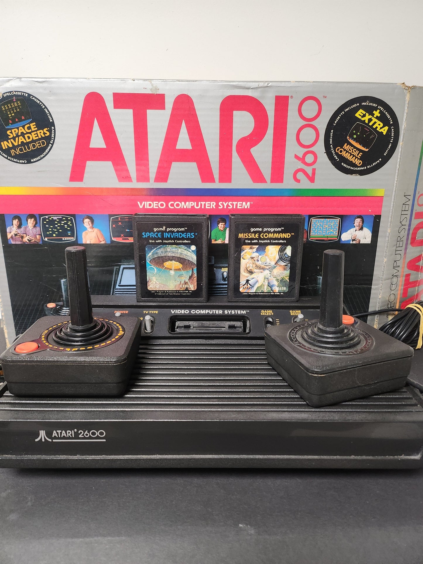 Atari 2600 Boxed Inclusief Kabels en 2 Games - Atari Consoles