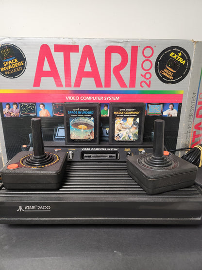 Atari 2600 Boxed Inclusief Kabels en 2 Games - Atari Consoles