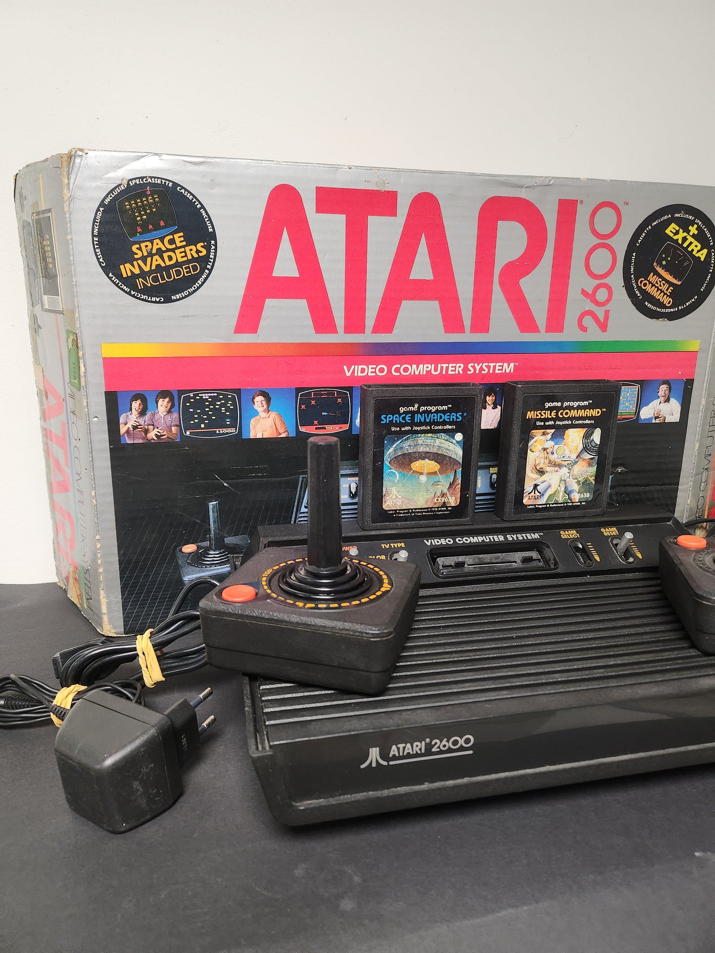 Atari 2600 Boxed Inclusief Kabels en 2 Games - Atari Consoles