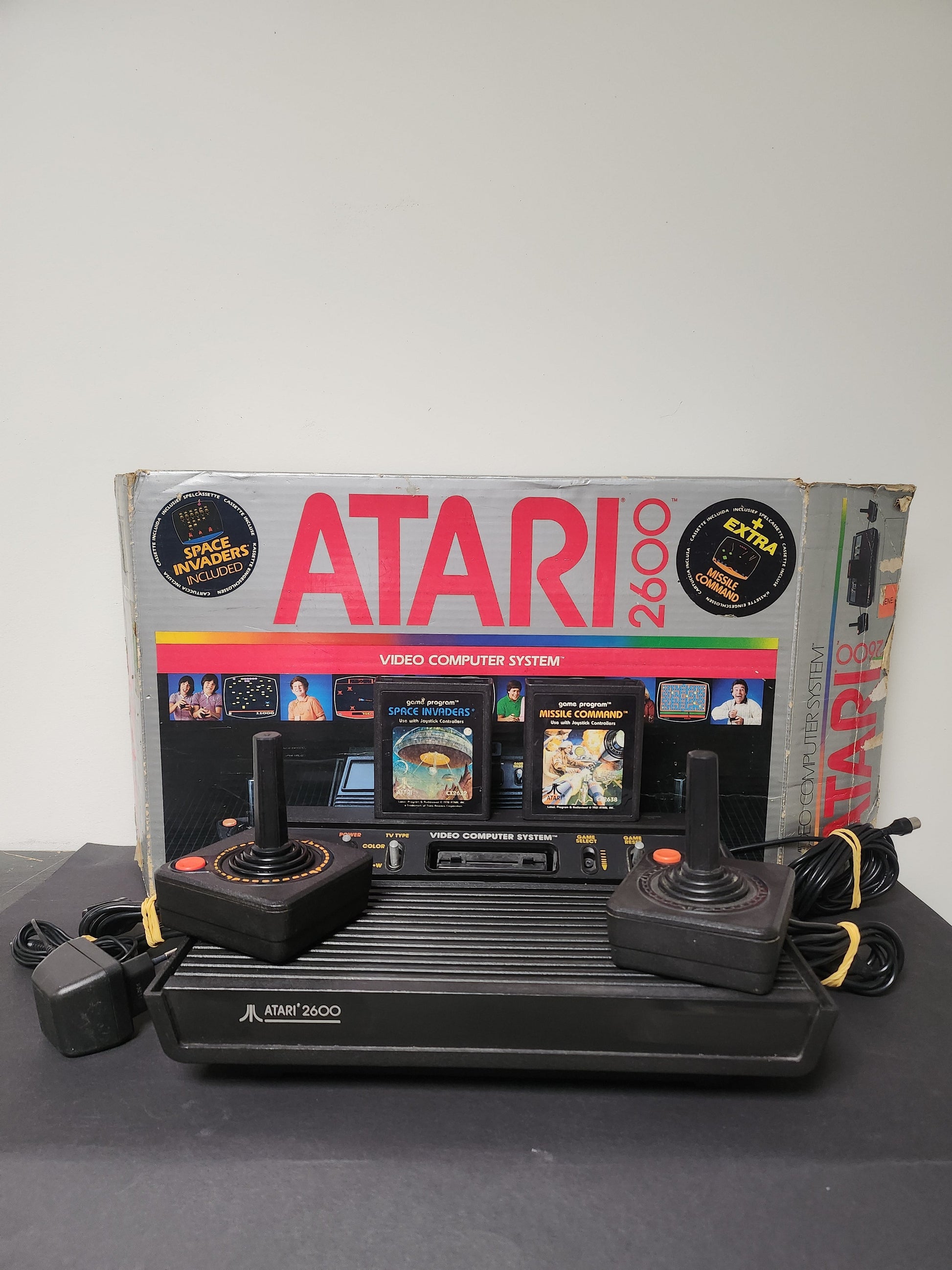 Atari 2600 Boxed Inclusief Kabels en 2 Games - Atari Consoles