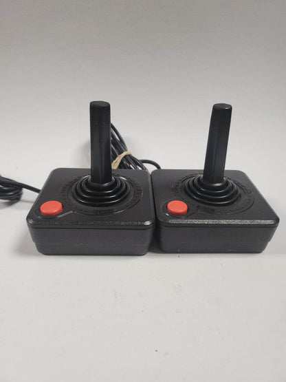 Atari 2600 met 2 controllers - Feniks Gameshop