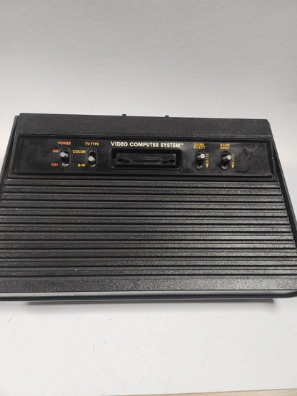 Atari 2600 met 2 controllers - Feniks Gameshop