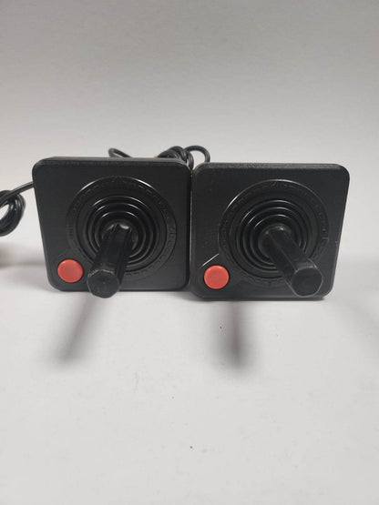 Atari 2600 met 2 controllers - Feniks Gameshop