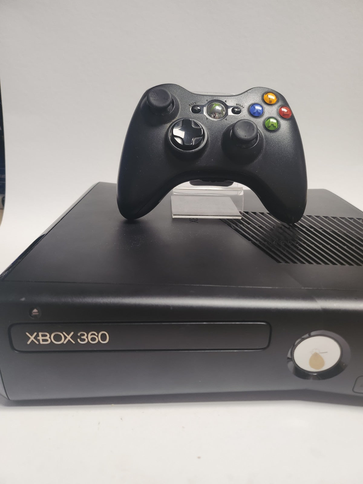 Schwarze Xbox 360 4 GB im Karton + Controller + alle Kabel