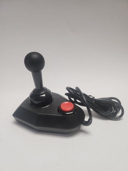 Der Arcade-Joystick im Karton inklusive Atari und Commodore 64
