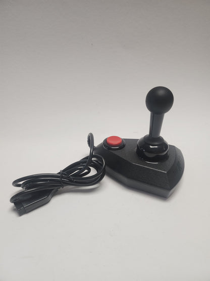 Der Arcade-Joystick im Karton inklusive Atari und Commodore 64