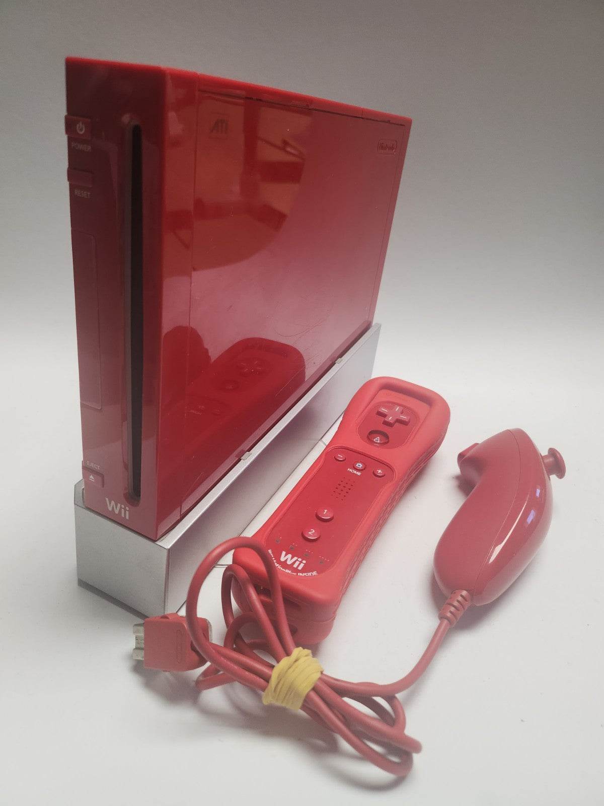 Complete Rode Wii met controller, Nunchuck, stand en alle kabels - Feniks Gameshop