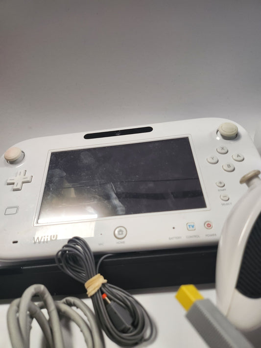 Komplettes Wii U Set Weiß 8GB mit neuem Adapter