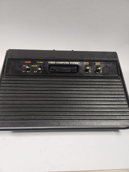Atari 2600 met 2 controllers