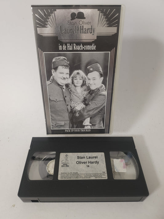 Laurel & Hardy Deel 16 Pack Up Your Troubles VHS - VHS Volwassenen