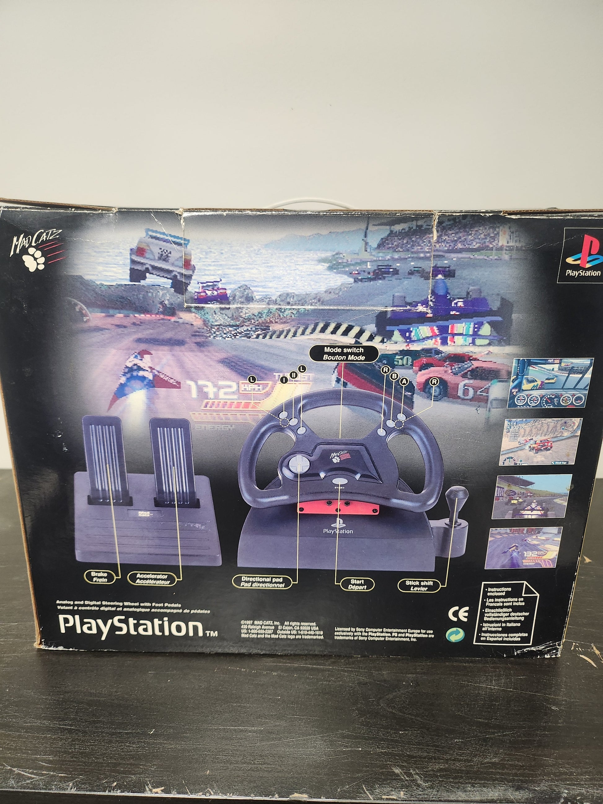 Mad Catz SLEH-0005 Steering Wheel met Pedalen Playstation 1 - Playstation 1 Accessoires