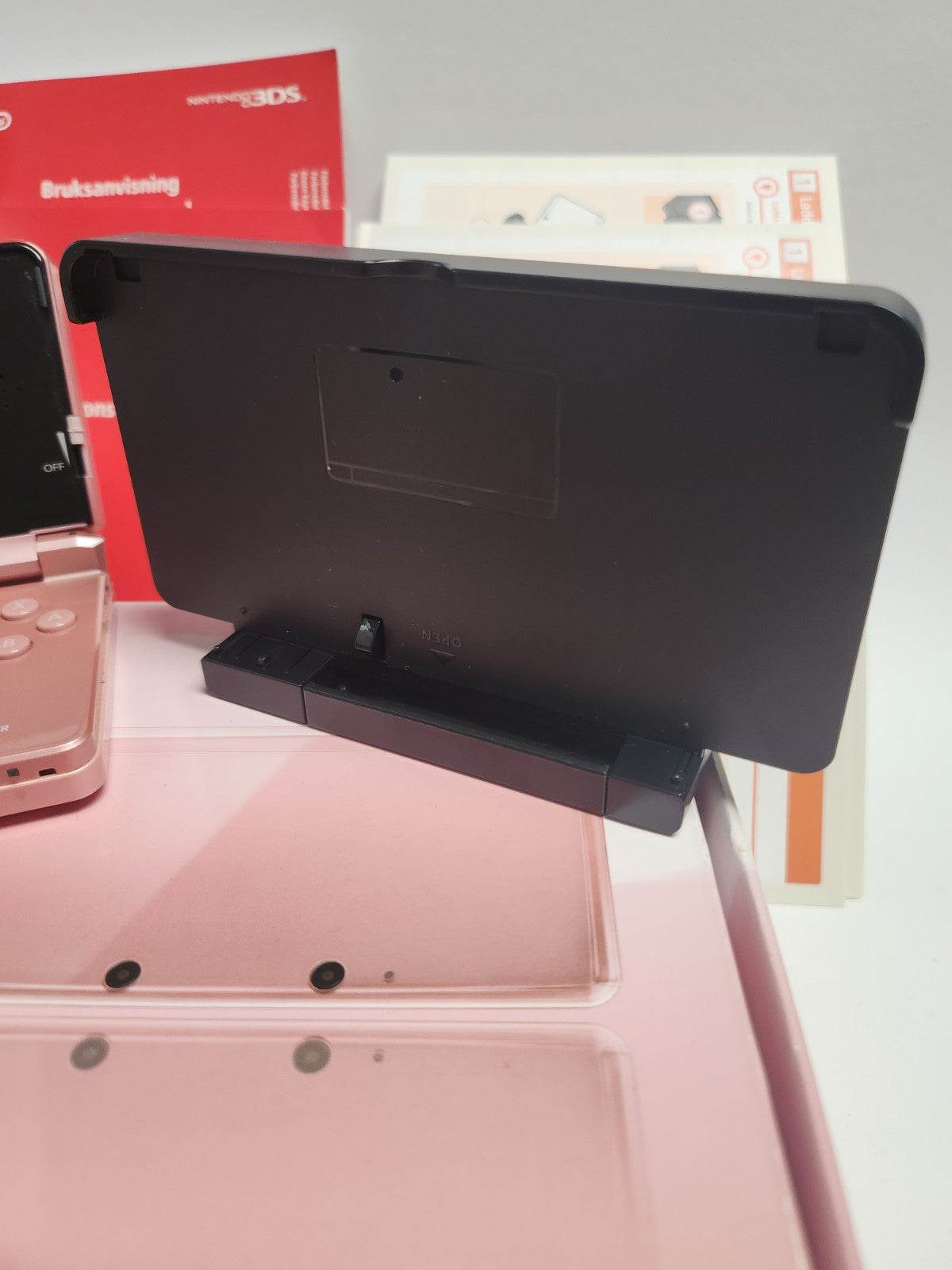 Roze Nintendo 3DS in doos met alle toebehoren en boekjes - Feniks Gameshop