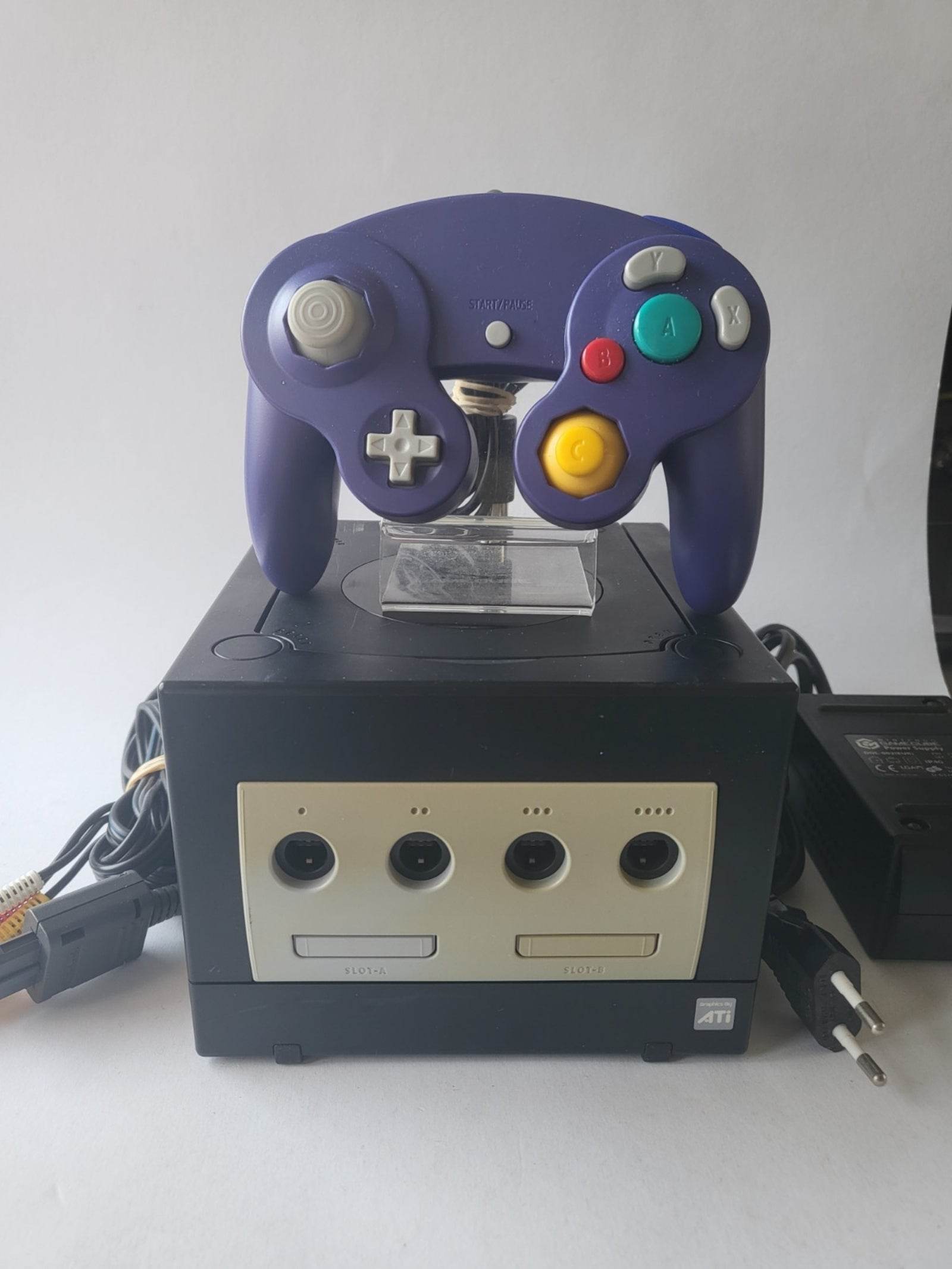 Nintendo Gamecube Zwart met 1 Paarse controller en alle kabels - Feniks Gameshop