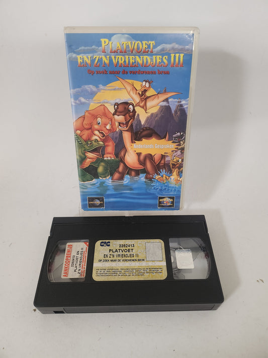 Platvoet en z’n Vriendjes III: Op Zoek naar de Verdwenen Bron VHS Kids - VHS Kids