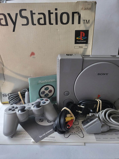 Playstation 1, 1 orginele Sony controller, alle kabels en in doos - Feniks Gameshop