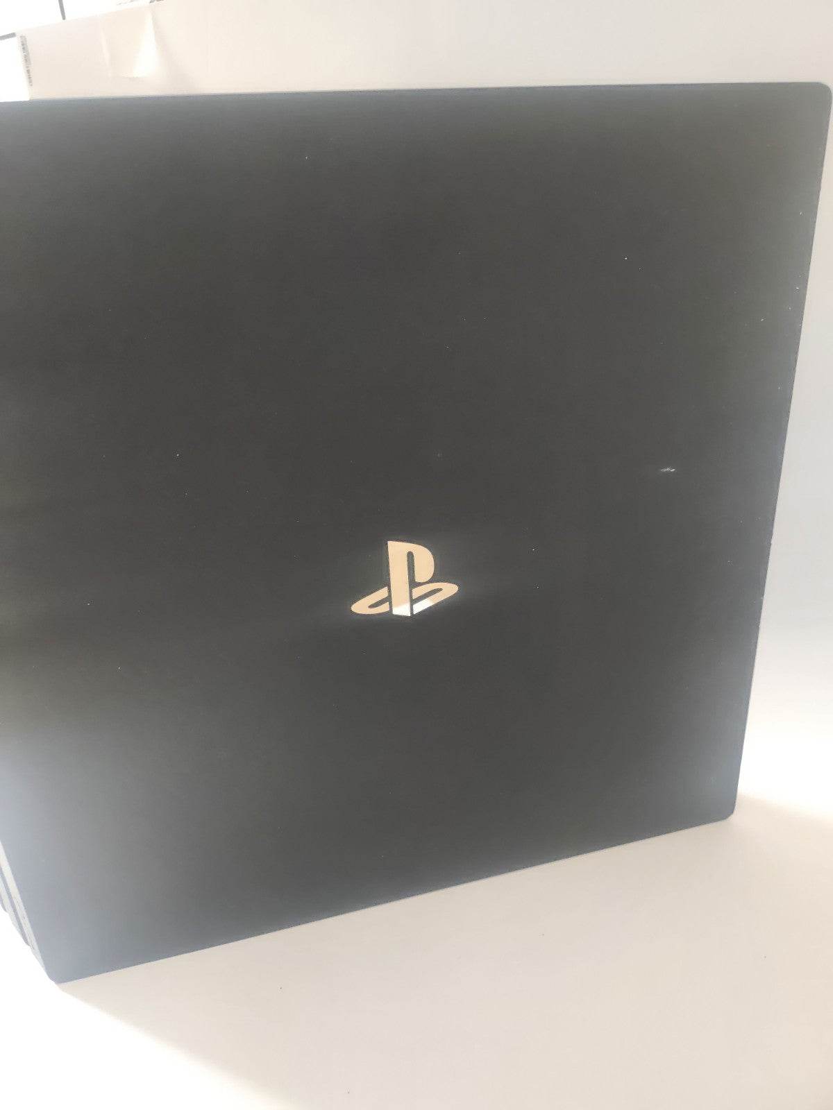 Playstation 4 Pro + Orginele Controller - Feniks Gameshop