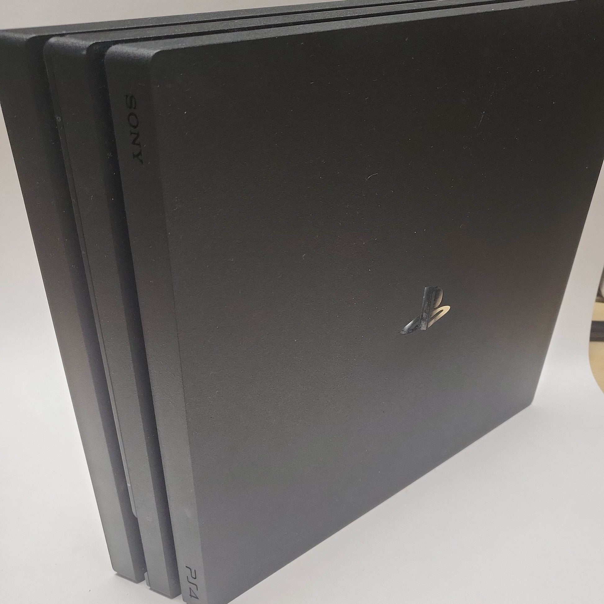 Playstation 4 Pro + Orginele Controller - Feniks Gameshop