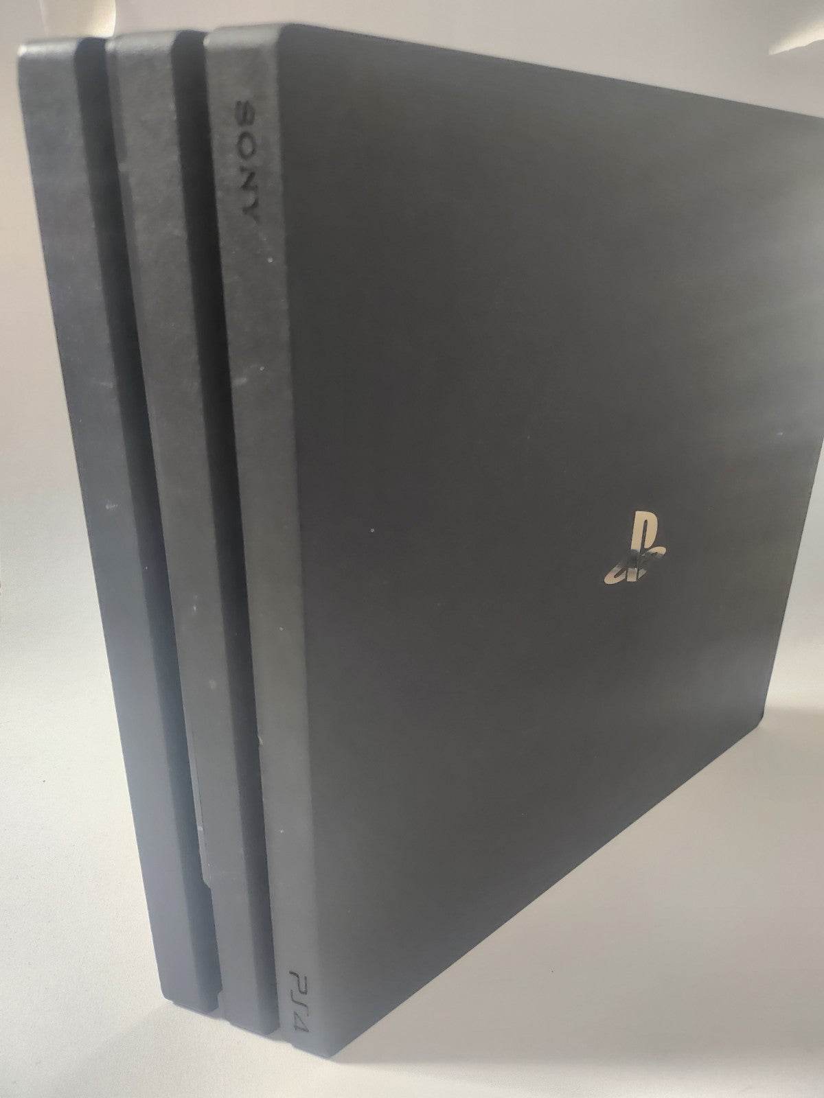 Playstation 4 Pro + Orginele Controller - Feniks Gameshop