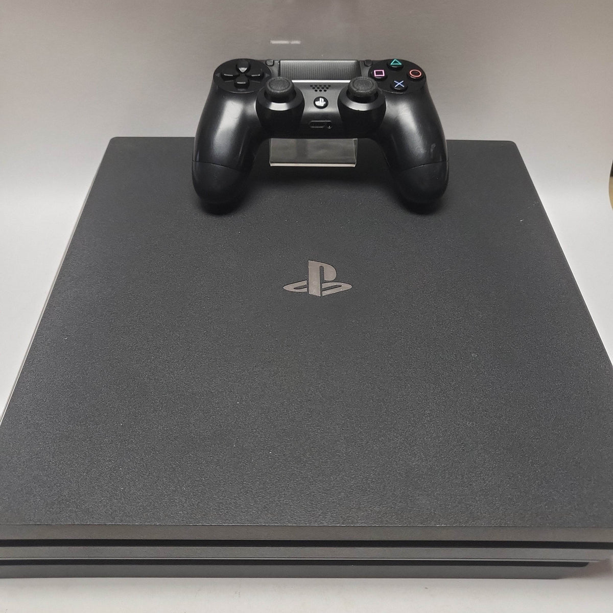Playstation 4 Pro + Orginele Controller - Feniks Gameshop
