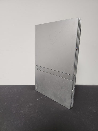 Zilver Slim (Console Only) Playstation 2 maakt geluid.