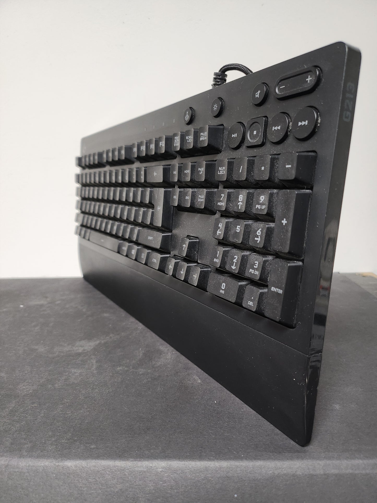 Logotech G213 Gaming Keyboard PC