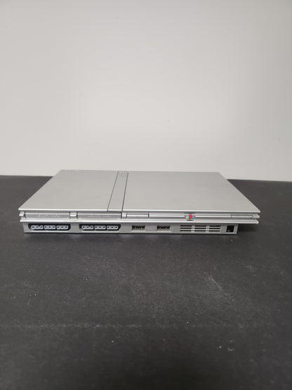 Zilver Slim (Console Only) Playstation 2 maakt geluid.