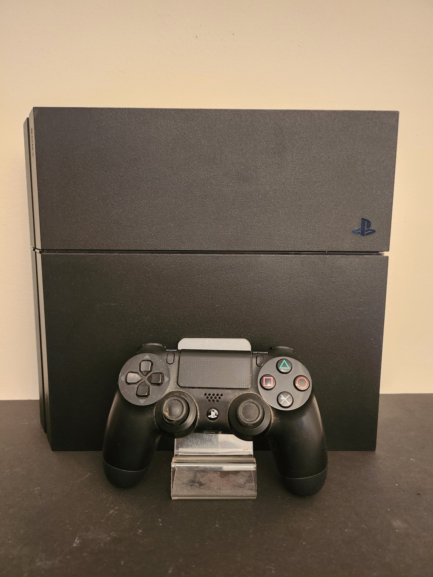Playstation 4 1 TB inklusive original Sony Controller