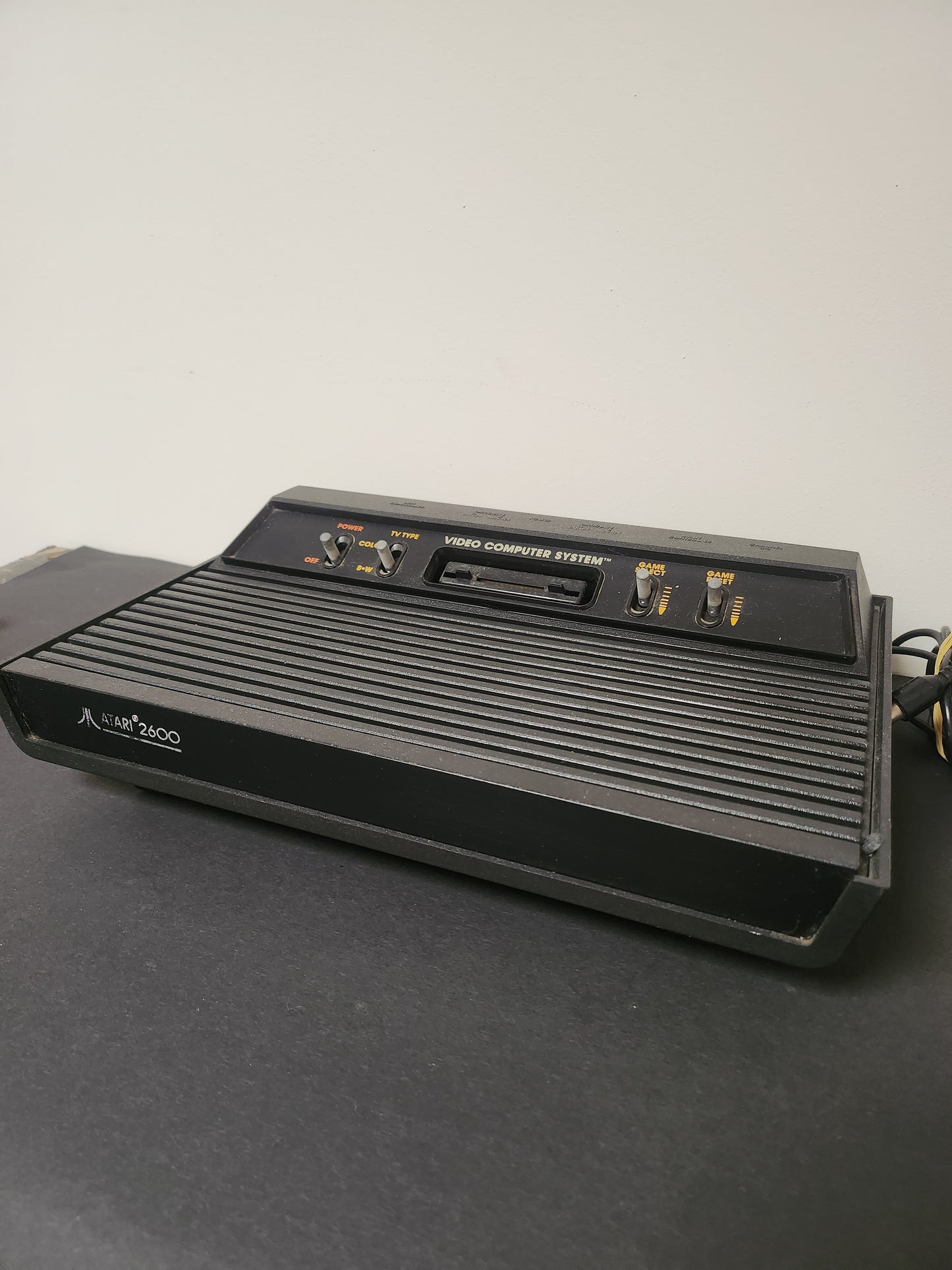 Atari 2600 Console met Originele Controller en Adapter