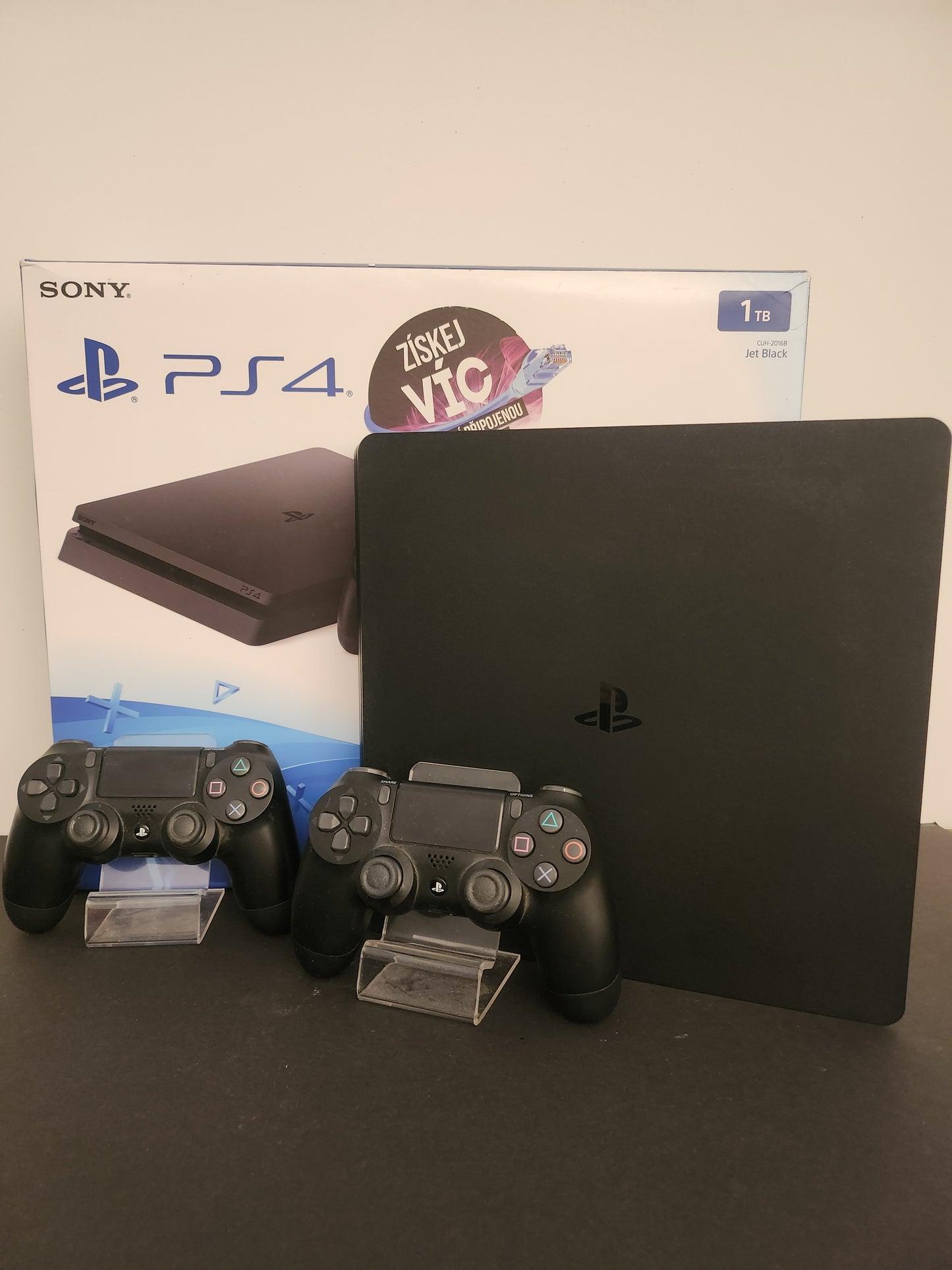 Zwarte Slim 1TB Playstation 4 + 2 Controllers Boxed