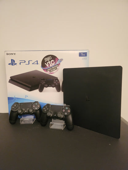 Zwarte Slim 1TB Playstation 4 + 2 Controllers Boxed