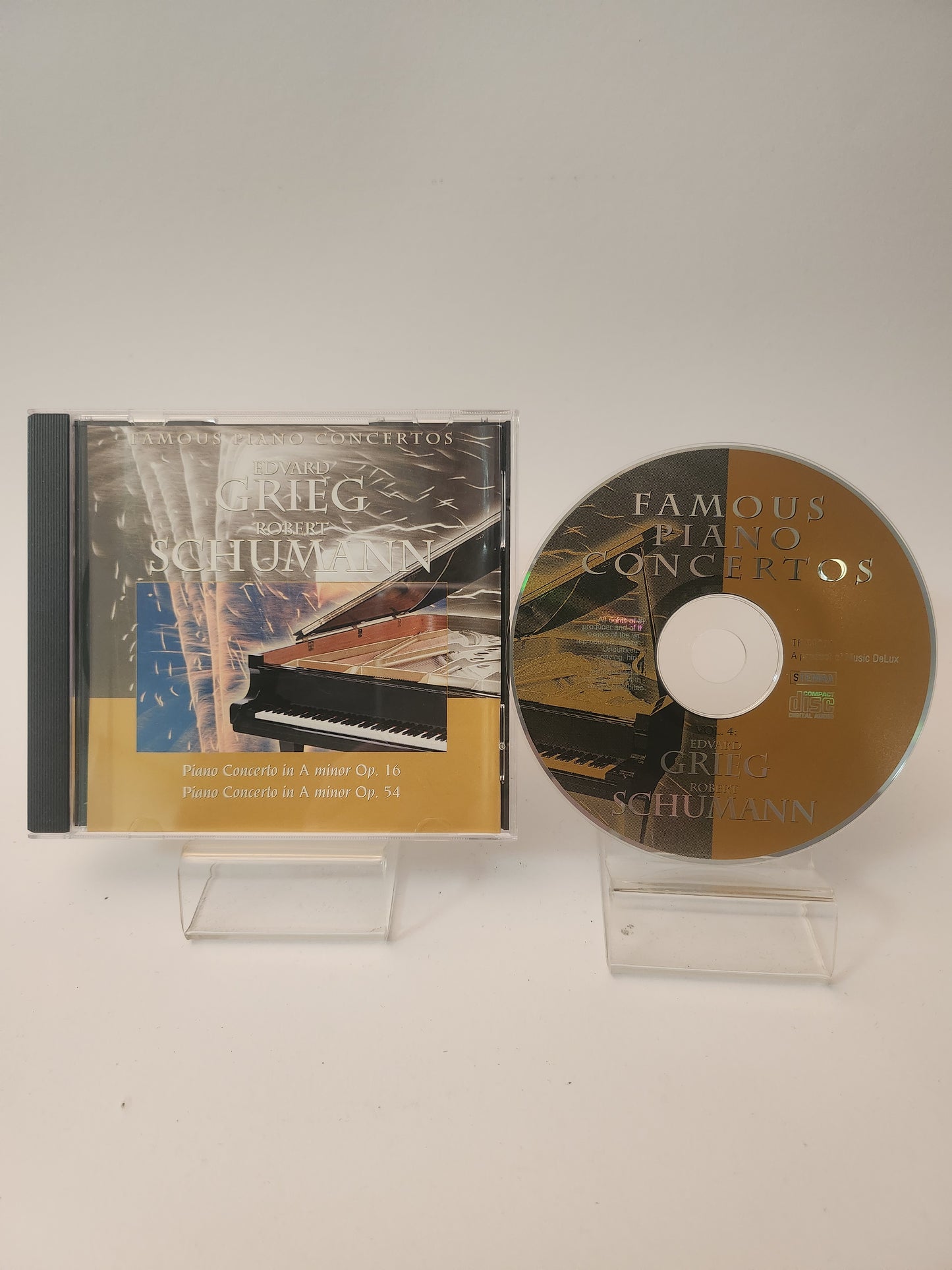 Famous Piano Concertos: Grieg & Schumann CD