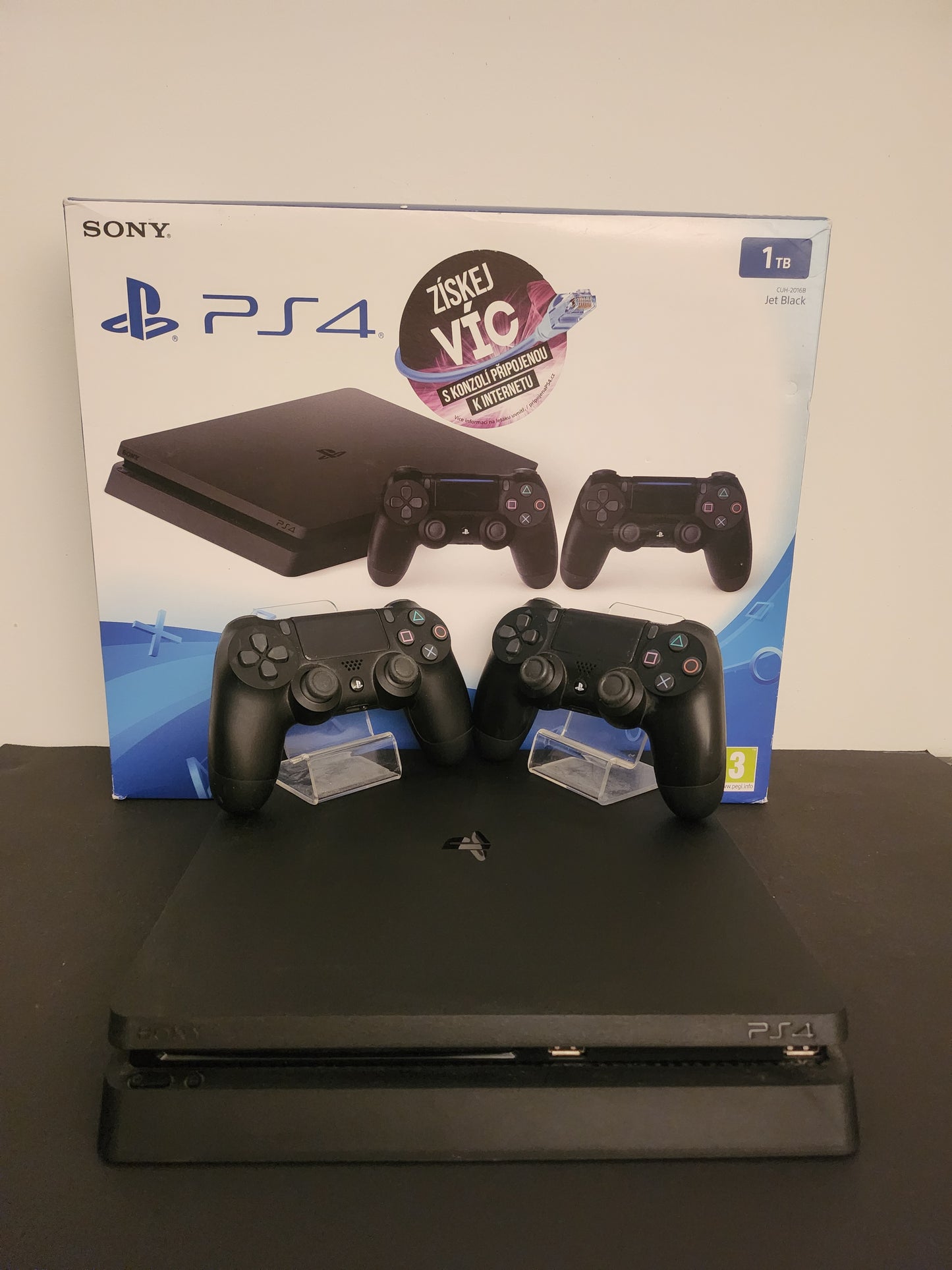 Zwarte Slim 1TB Playstation 4 + 2 Controllers Boxed